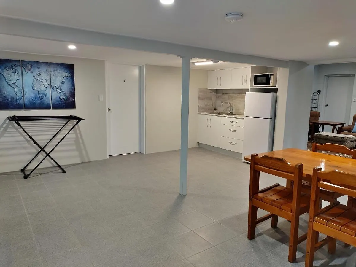 Cozy Private Bedroom & Ensuite - City & Strand Beach Location Таунсвилл 0*,  Австралия