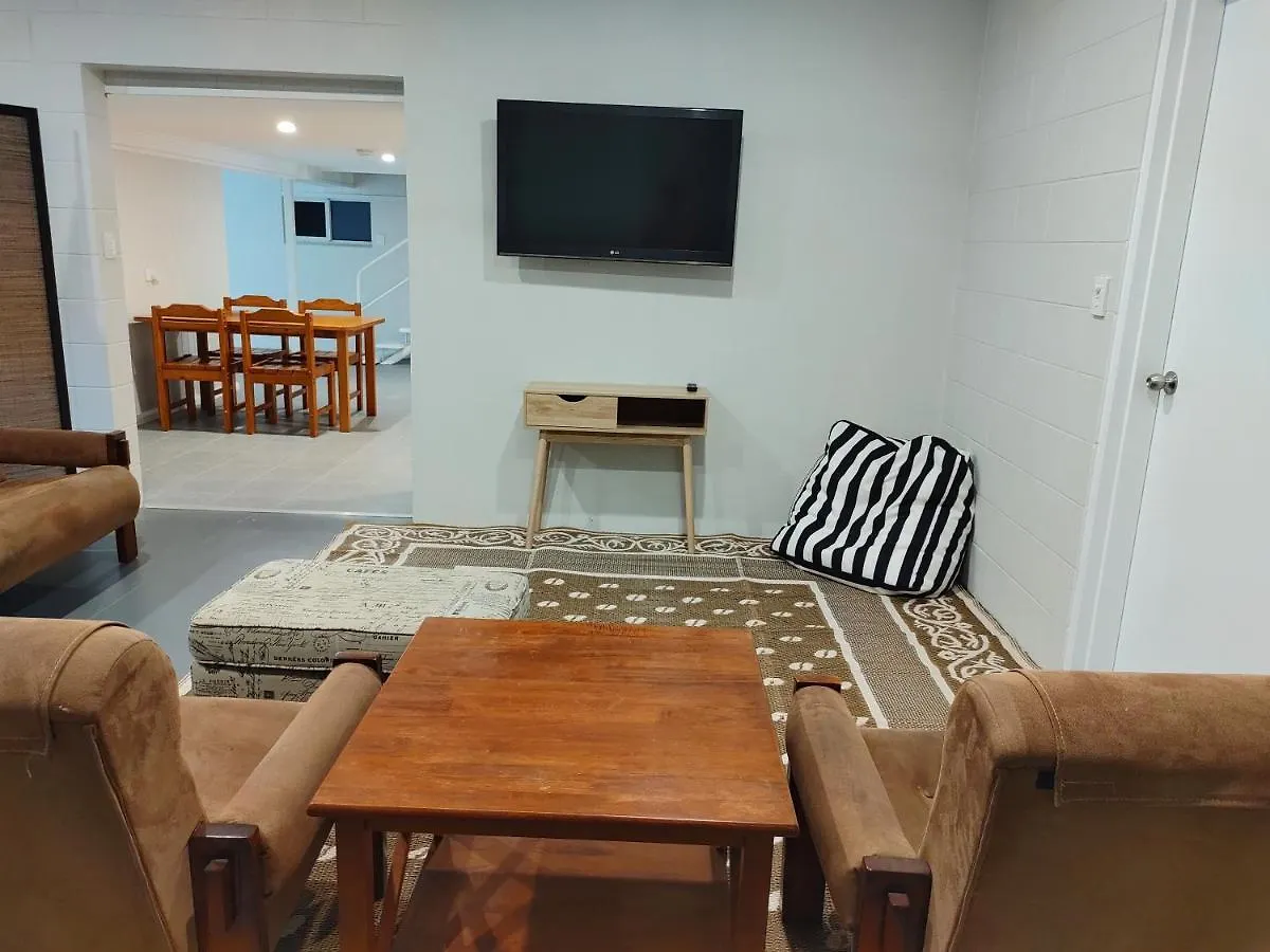 Проживание в семье Cozy Private Bedroom & Ensuite - City & Strand Beach Location Таунсвилл